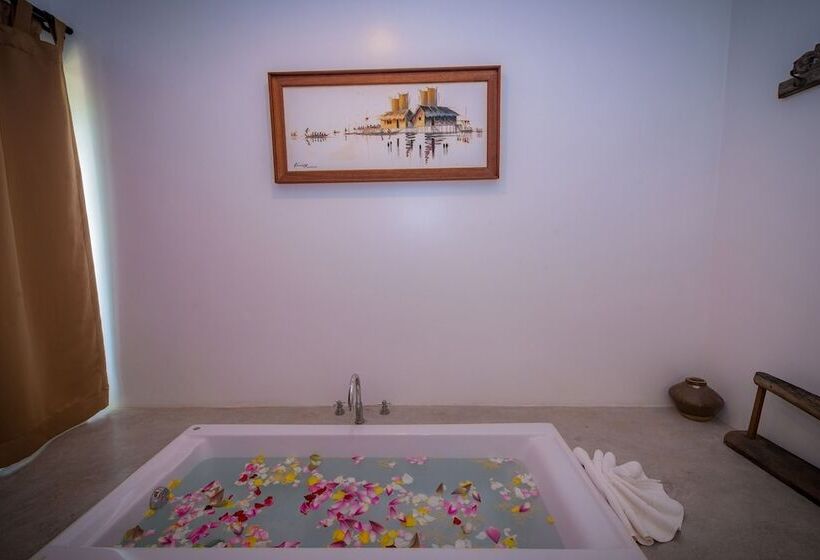 デラックストリプルルーム, Bunwin Siem Reap