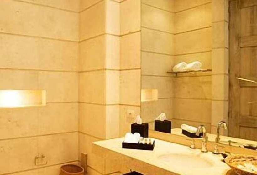 سوییت جونیور, Casablanca Belle & Boutique