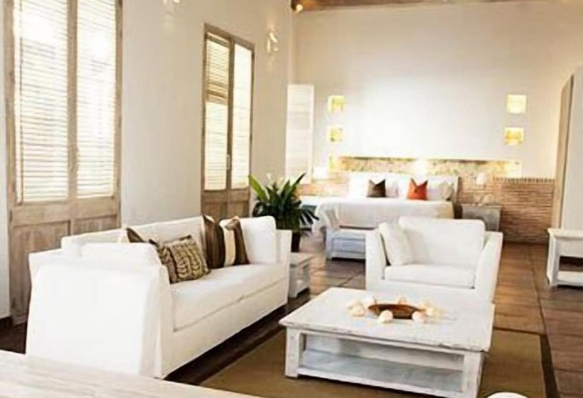 سوییت جونیور, Casablanca Belle & Boutique