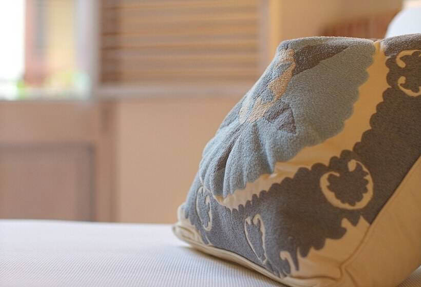 سوییت جونیور, Casablanca Belle & Boutique