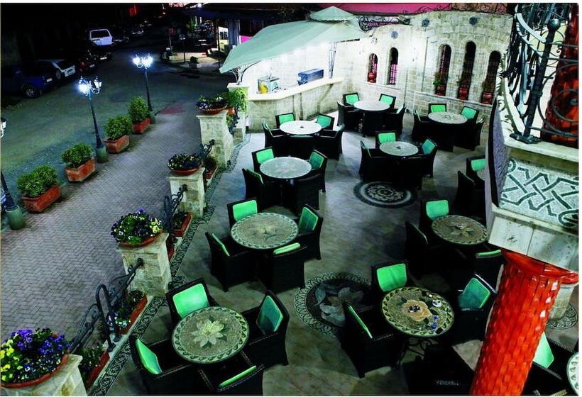 Habitación Triple Estándar, Dinasty