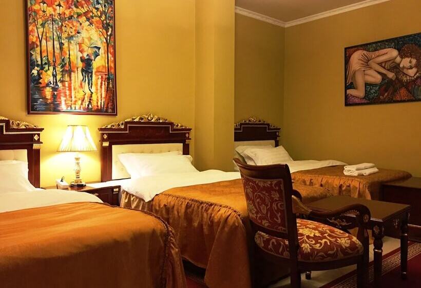 Habitación Triple Estándar, Dinasty