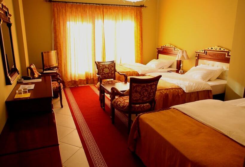 Habitación Triple Estándar, Dinasty