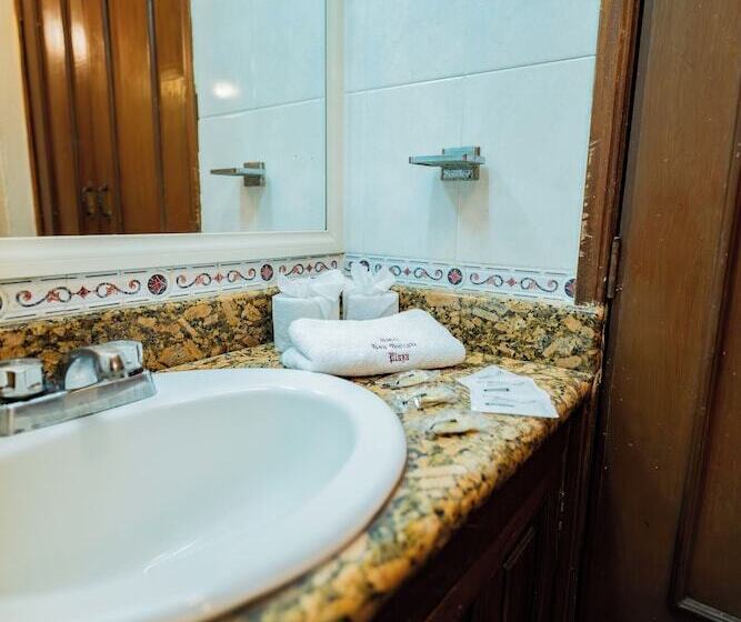 اتاق استاندارد یک نفره, Don Quijote Plaza Guadalajara Centro Historico