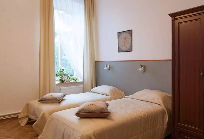 اتاق استاندارد سه نفره, Florens Boutique