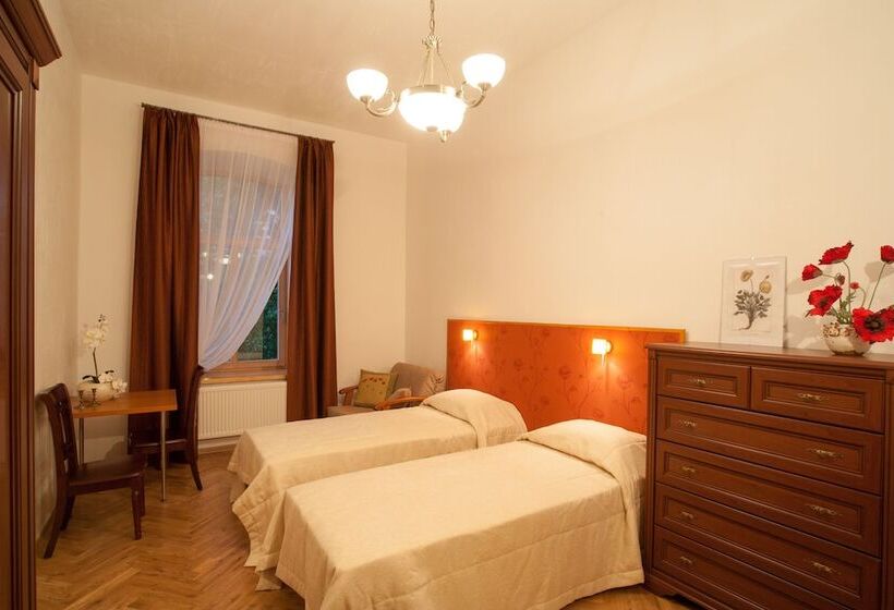 اتاق استاندارد سه نفره, Florens Boutique