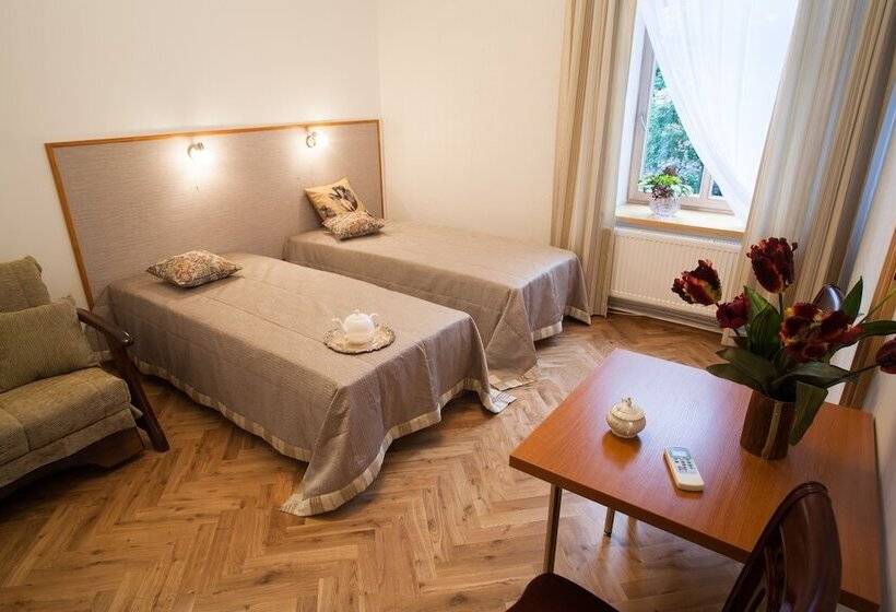 اتاق استاندارد سه نفره, Florens Boutique