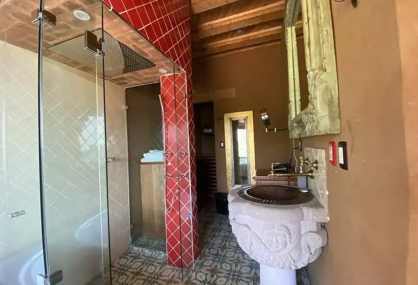 スイート, Hacienda Ucazanaztacua