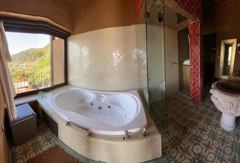 スイート, Hacienda Ucazanaztacua