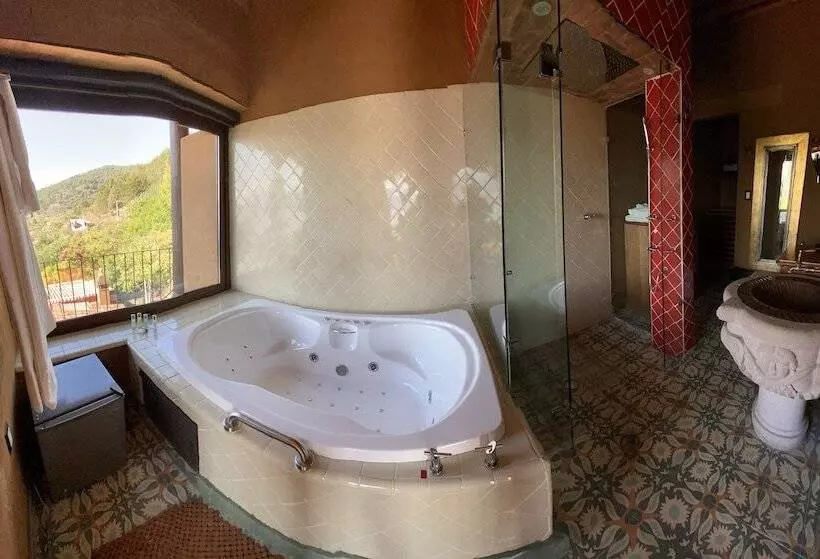 スイート, Hacienda Ucazanaztacua
