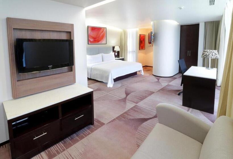 キングサイズベッドのスタンダードルーム, Holiday Inn Hotel & Suites Medica Sur By Ihg