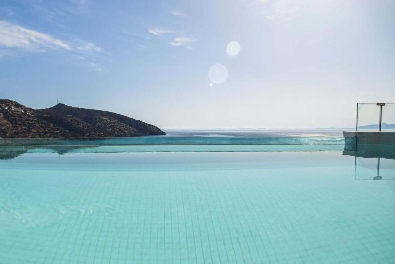 Люкс с Бассейном, Meliti