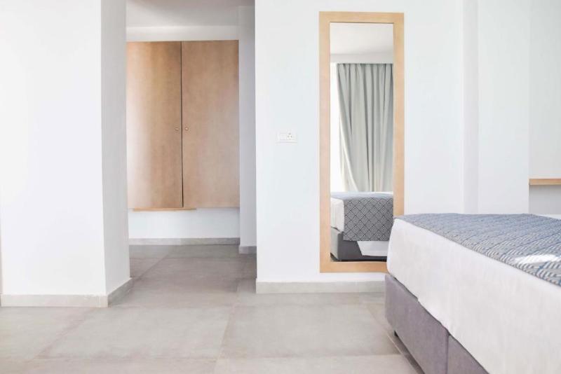 Люкс с Бассейном, Meliti