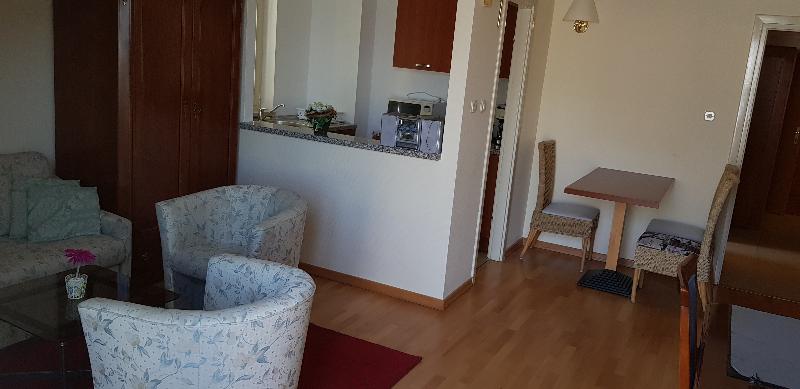 جناح مطلّ علي البحر, Osejava