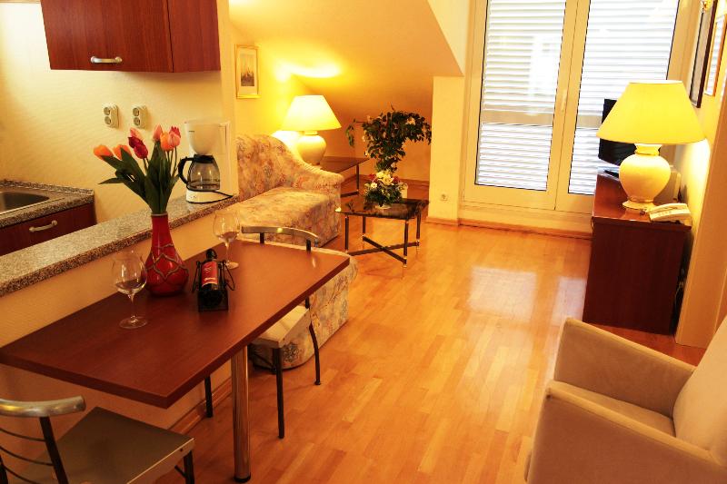 جناح مطلّ علي البحر, Osejava