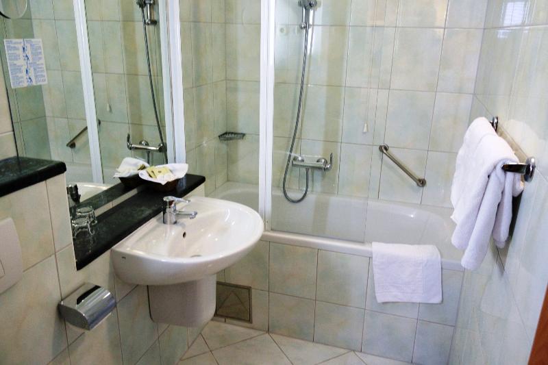 جناح مطلّ علي البحر, Osejava