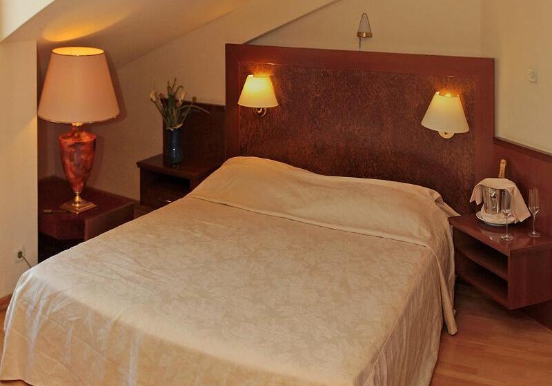 جناح مطلّ علي البحر, Osejava