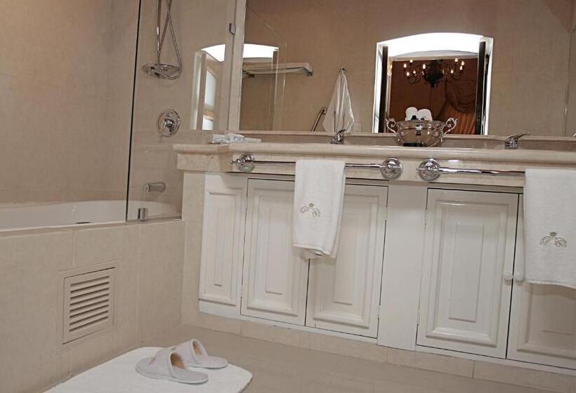 غرفة ديلوكس سرير كينج, Palacio Borghese Hotel Boutique   Adults Only