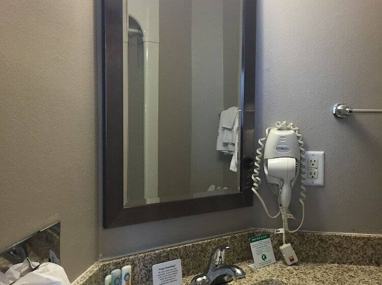 غرفه قياسيه سريرين مزدوجين, Quality Inn