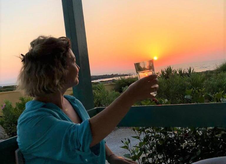 스탠다드 스튜디오, Zorbas Beach Village