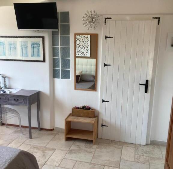 Номер Стандарт Вид на Бассейн, Masseria Sant Elia