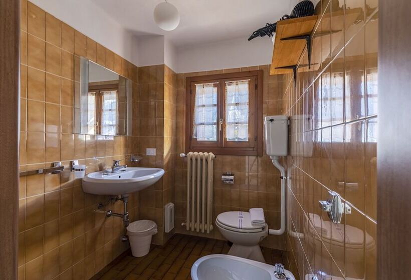 스탠다드 룸 산 전망, Dufour