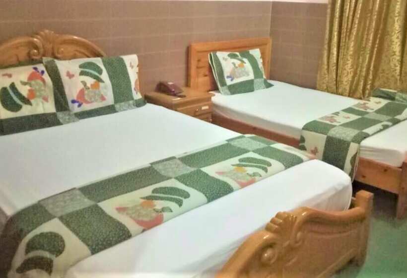 اتاق استاندارد سه نفره, Khanh Dang