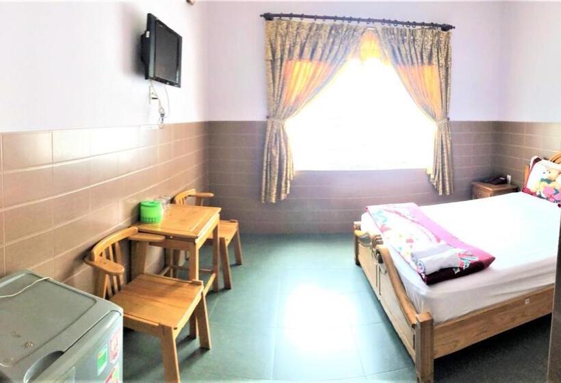 اتاق سوپریور, Khanh Dang