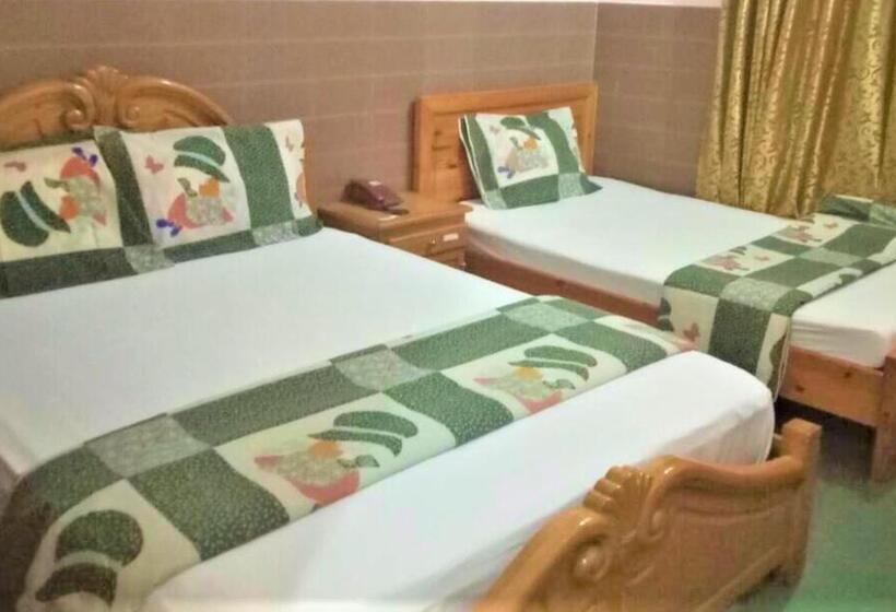 اتاق استاندارد سه نفره, Khanh Dang