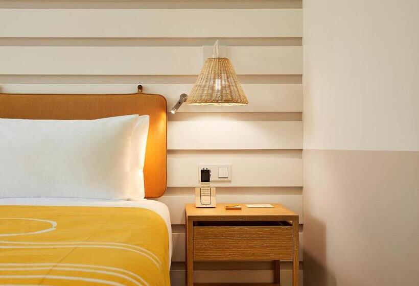 חדר סופריור עם מיטת קינג, The Standard Hua Hin