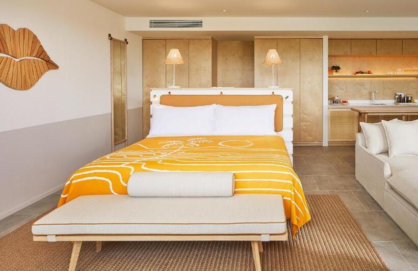 סוויטת סופריור, The Standard Hua Hin