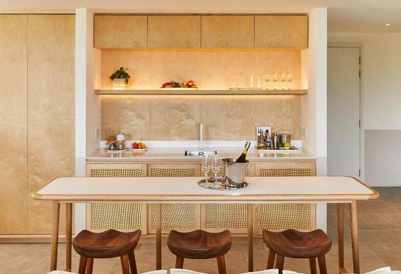 סוויטת סופריור, The Standard Hua Hin