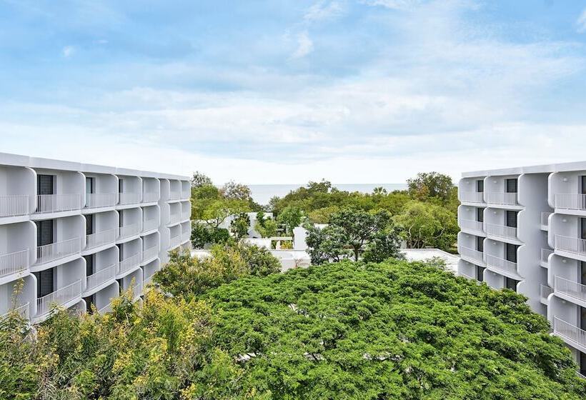 סוויטת סופריור, The Standard Hua Hin