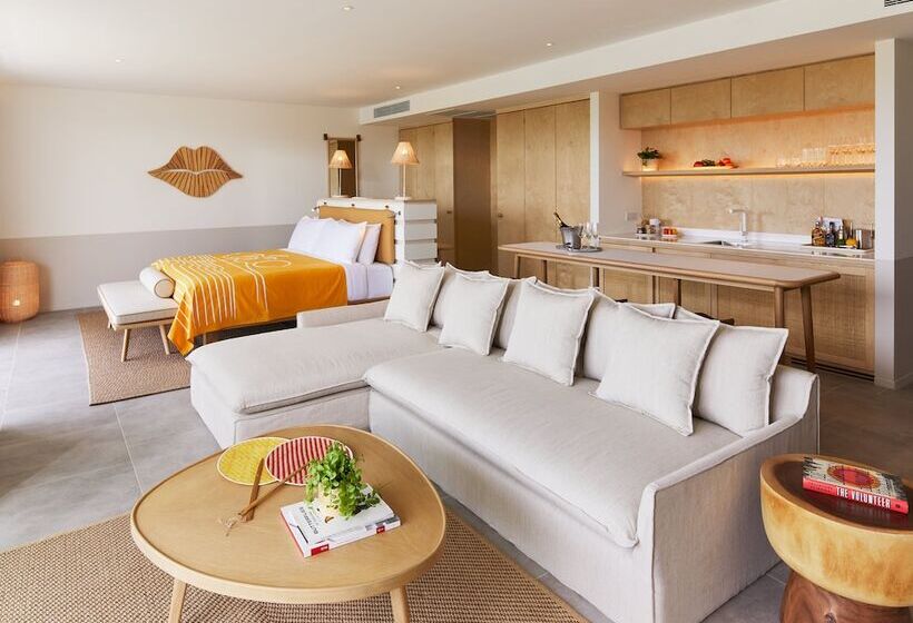 סוויטת סופריור, The Standard Hua Hin