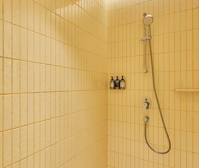 סוויטה, The Standard Hua Hin