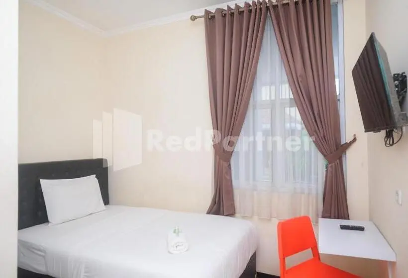 Standard Yhden Hengen Huone, Griya Loka 2 Syariah Near Simpang Lima Mitra Reddoorz