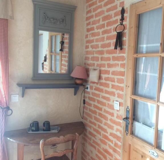 غرفة قياسية مطلّة علي الحديقة, Aubergerie