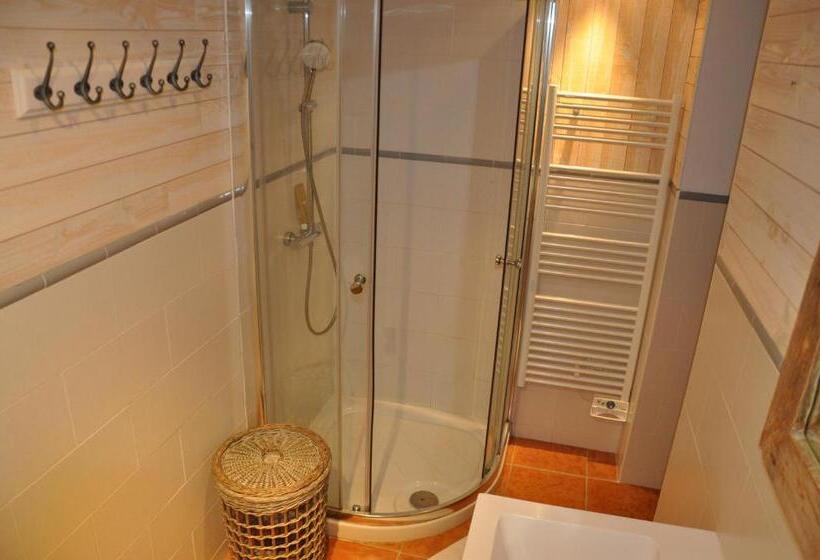 جناح, Aubergerie