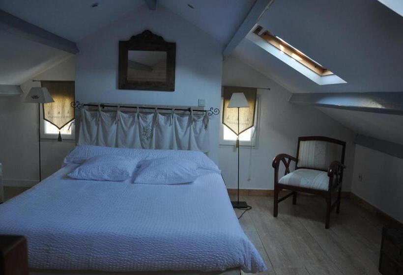 غرفة قياسية مطلّة علي الحديقة, Aubergerie