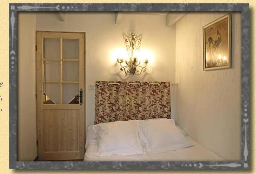 غرفة قياسية مطلّة علي الحديقة, Aubergerie