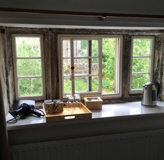 スタンダード4人部屋, Sweetbriar Cottage Bed & Breakfast And Camping