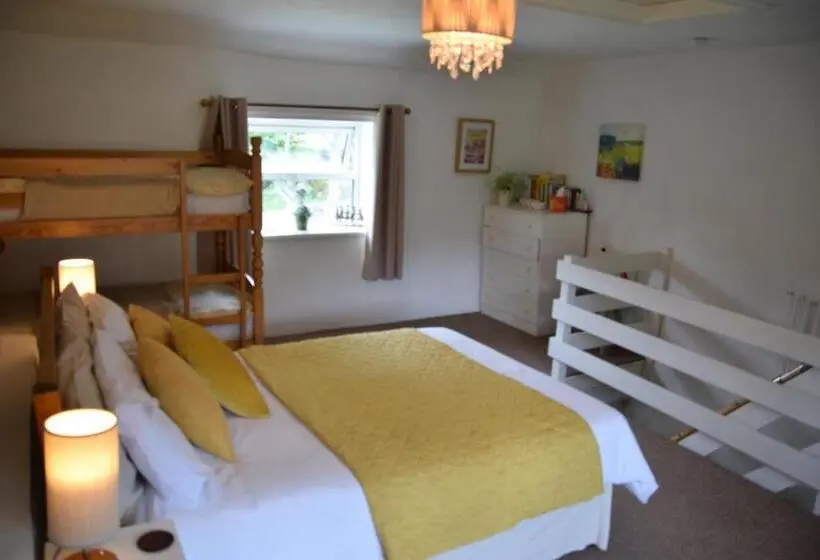 スタンダード４人部屋, Sweetbriar Cottage Bed & Breakfast And Camping