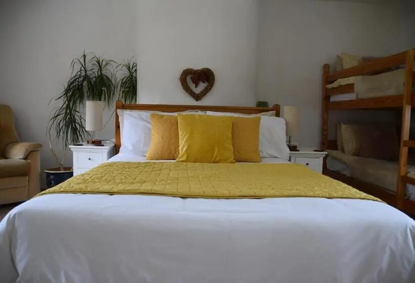 スタンダード４人部屋, Sweetbriar Cottage Bed & Breakfast And Camping