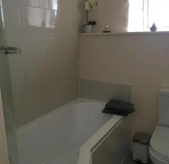 スタンダード４人部屋, Sweetbriar Cottage Bed & Breakfast And Camping