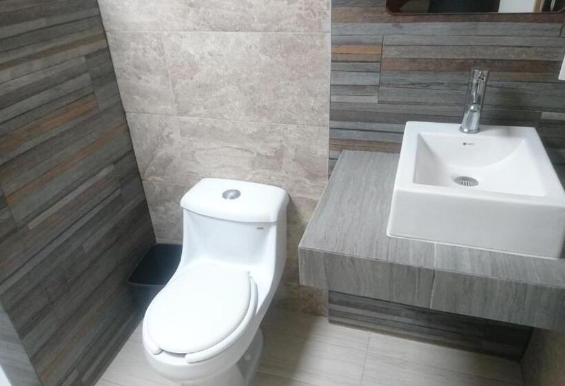 اتاق استاندارد یک نفره, Central