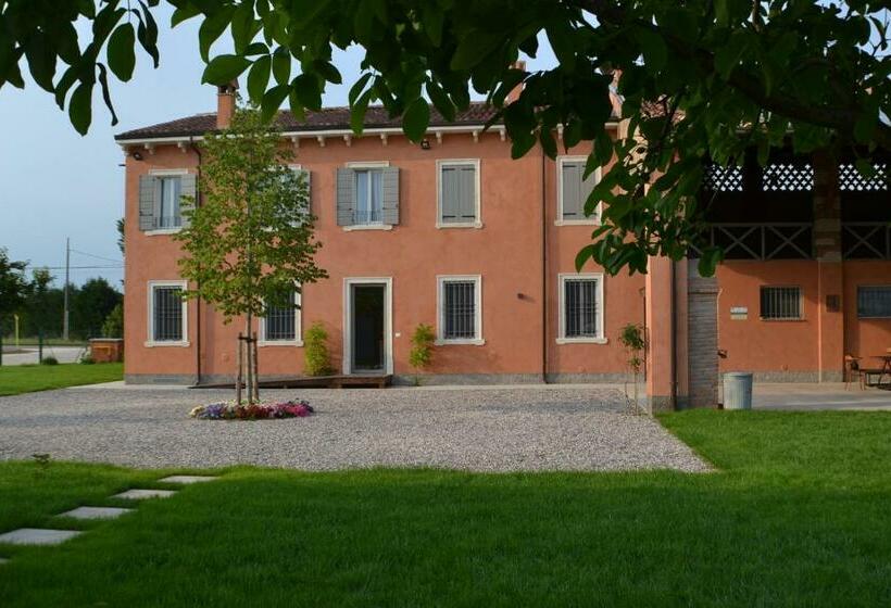 غرفة قياسية, Corte Reginella