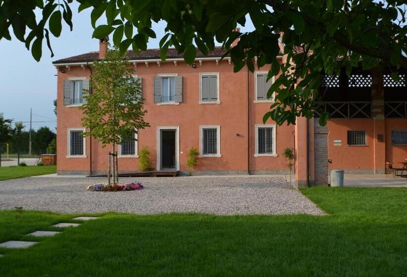 شقة غرفتين, Corte Reginella