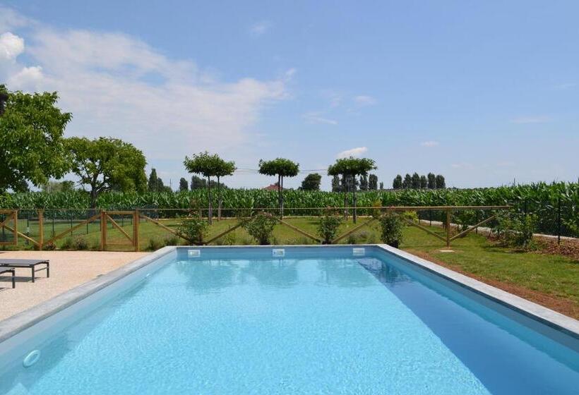 شقة غرفتين, Corte Reginella