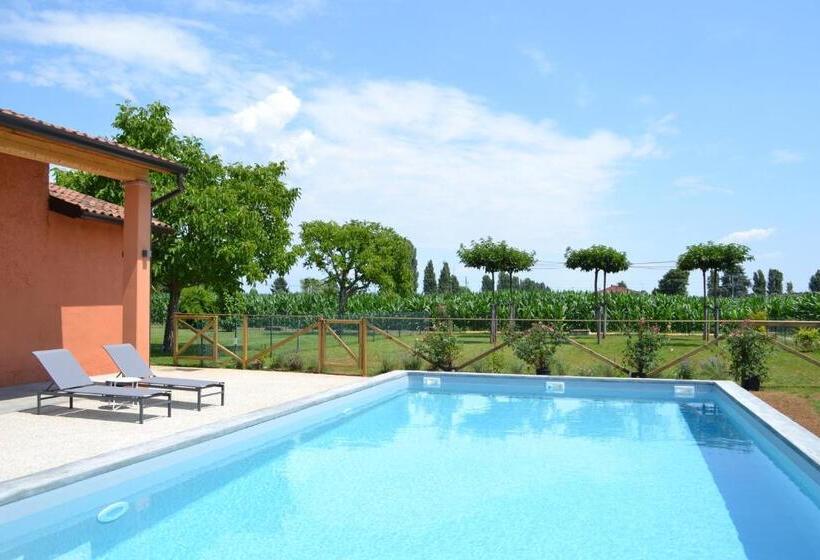 شقة غرفتين, Corte Reginella