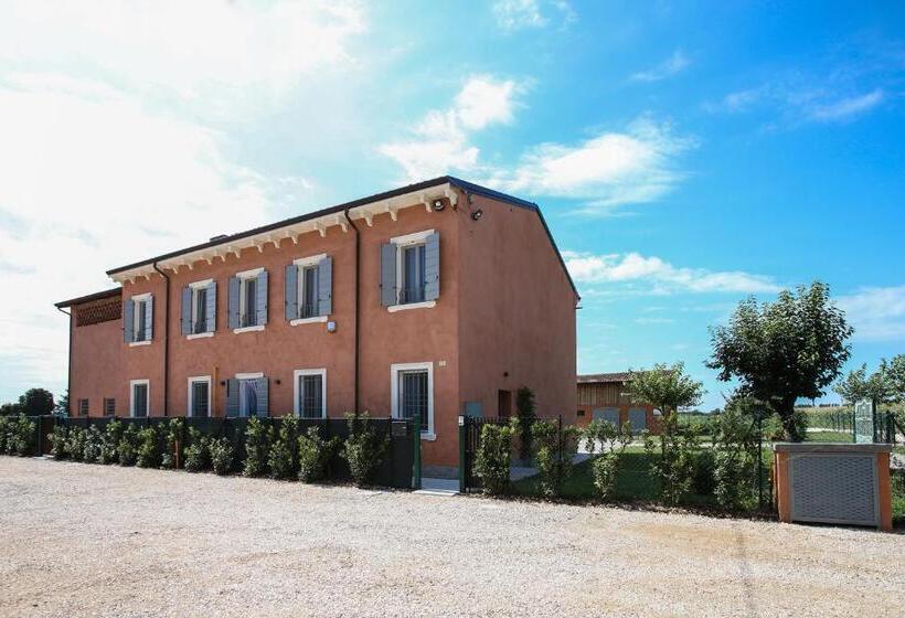 شقة غرفتين, Corte Reginella